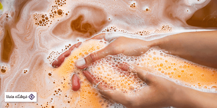 کوکتل پدیکور پا، فواید و شناسایی انواع عصاره کوکتل ها کوکتل پدیکور نارنجی به همراه دست درون آب